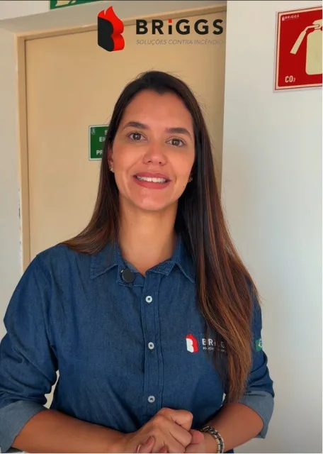 Na segurança contra incêndio, o menor orçamento nem sempre representa a melhor solução. Em alguns casos, para reduzir custos, podem ser utilizadas peças reaproveitadas, componentes incompatíveis ou materiais que não atendem às especificações do projeto. Isso pode comprometer o desempenho do sistema justamente quando ele for mais necessário.
Um sistema de combate a incêndio precisa oferecer confiabilidade, conformidade com as normas e rastreabilidade dos materiais utilizados.

Antes de contratar, pergunte:
✔️ Quais materiais serão instalados?
✔️ Os equipamentos são novos e certificados?
✔️ A empresa emite ART e assume responsabilidade técnica pelos serviços?
✔️ A manutenção segue as normas vigentes?

A BRIGGS atua com soluções completas em segurança contra incêndio, priorizando a conformidade com as normas e a confiabilidade de cada sistema.

Fale com a gente:
📞 (21) 2501-6529 (WhatsApp e ligação)
✉️ comercial@briggsfire.com.br